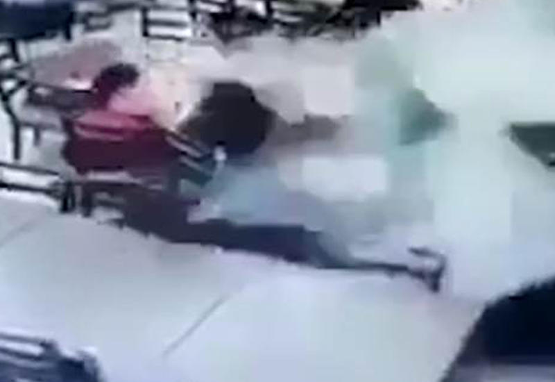 Врезавшийся в ресторан автомобиль убил на месте 12 человек