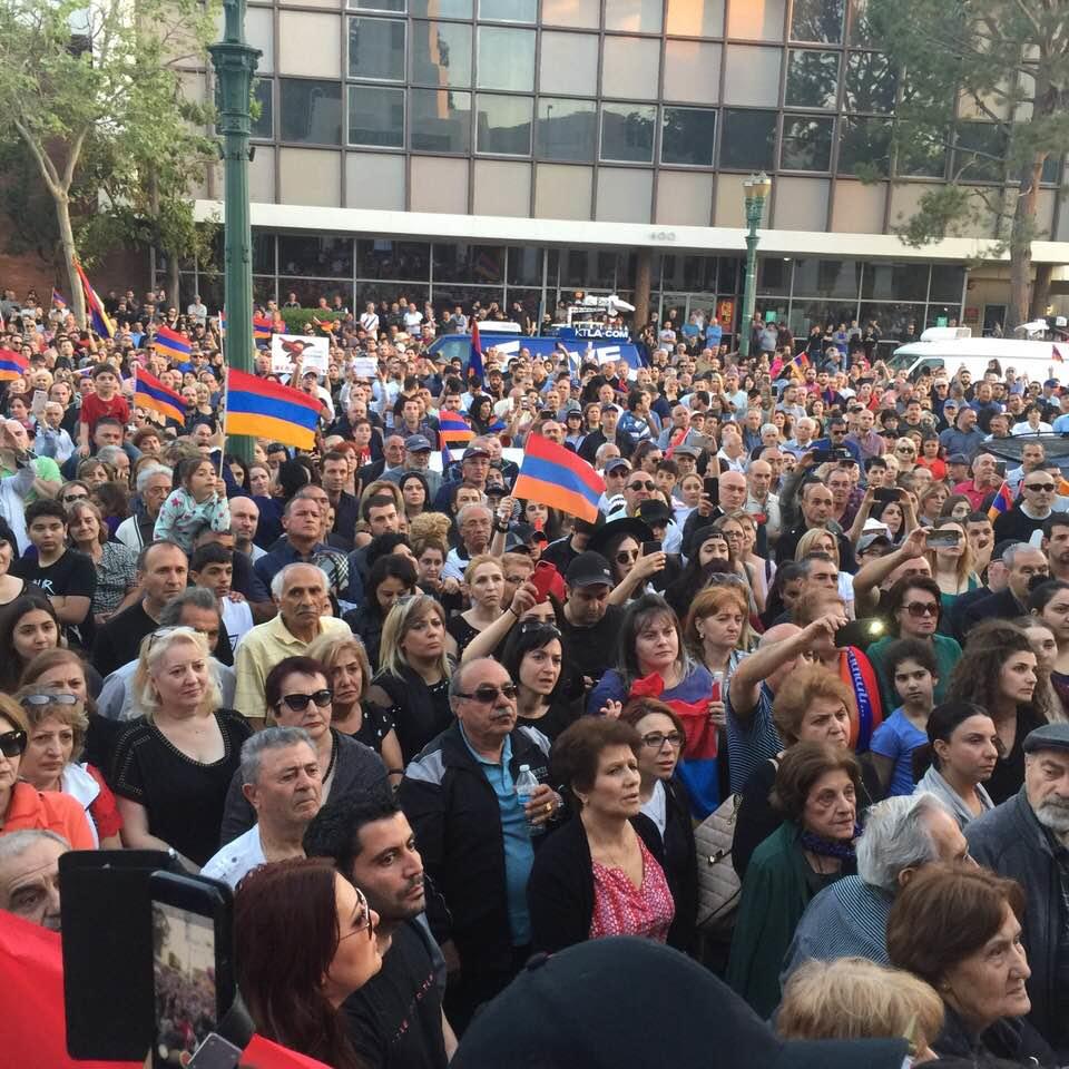 Беспрецедентно многолюдный митинг в Лос-Анджелесе против Саргсяна