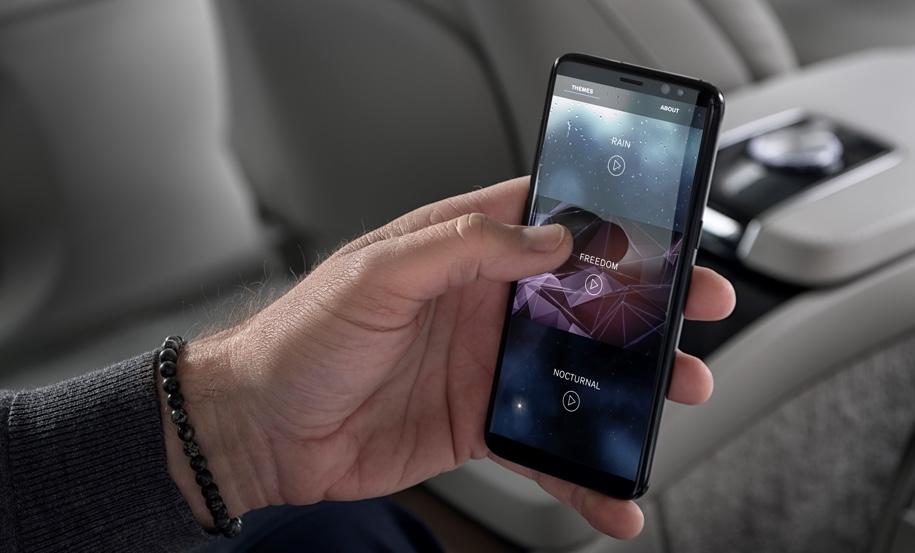 Volvo научит смартфоны влиять на атмосферу и запах в машине