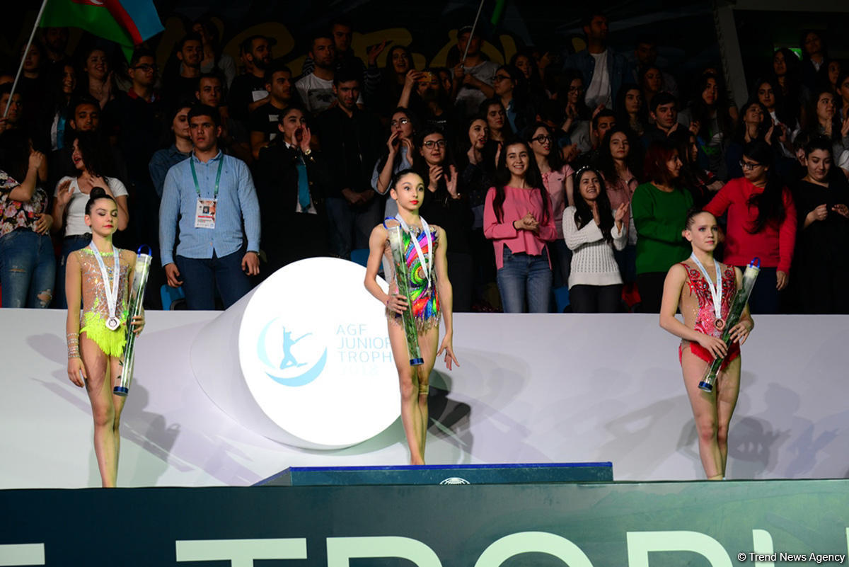 В Баку награждены призеры AGF Junior Trophy в упражнениях с булавами и лентой