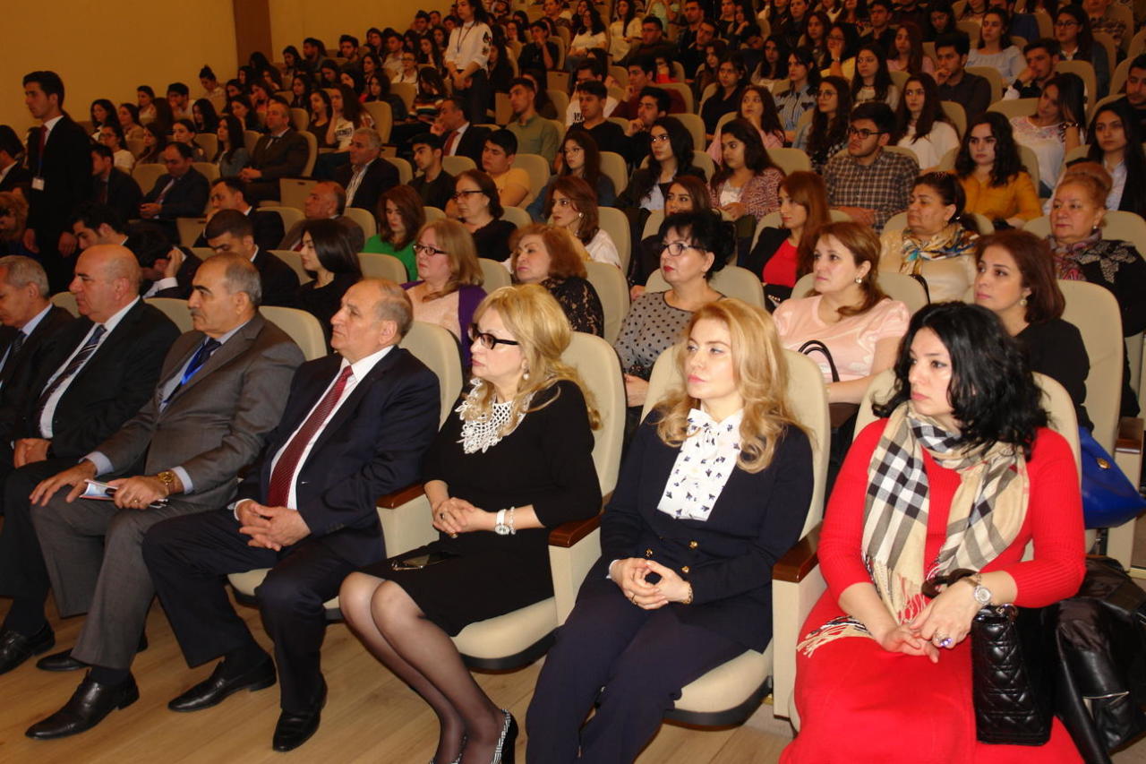 В UNEC прошла конференция, посвященная 95-летию со дня рождения Общенационального лидера Гейдара Алиева