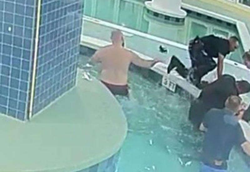 Кадры спасения захлебнувшегося в бассейне аквапарка ребенка