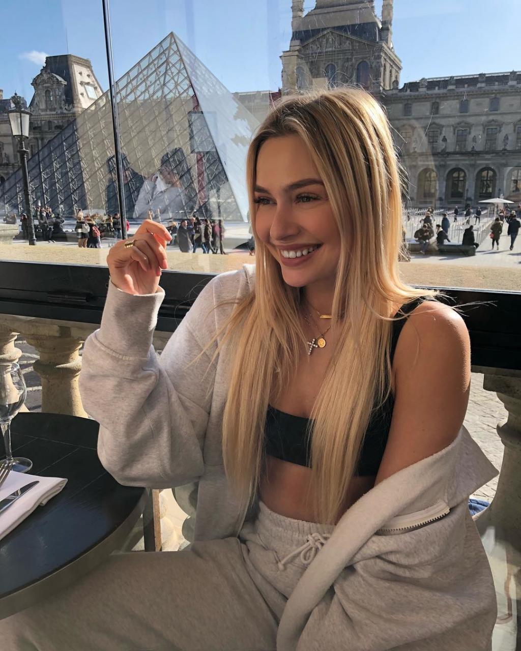Звезды Instagram Наталья Рудова и Анастасия Решетова на Формуле 1 в Баку