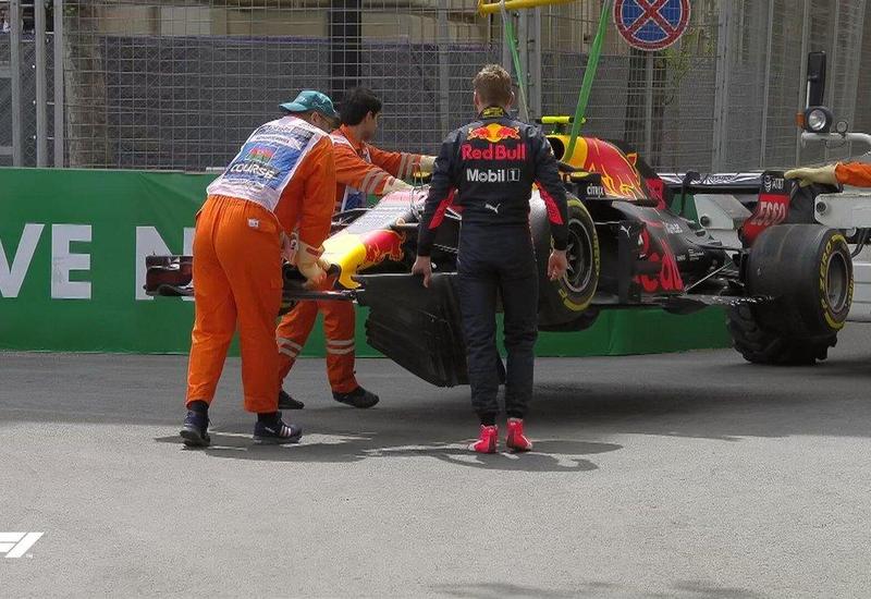 Bakıda Formula 1-də qəza: bolidlərdən biri sıradan çıxdı