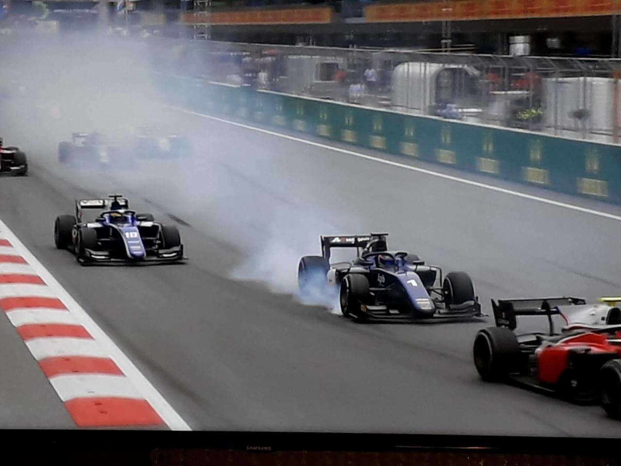 Formula 2-də maraqlı finiş