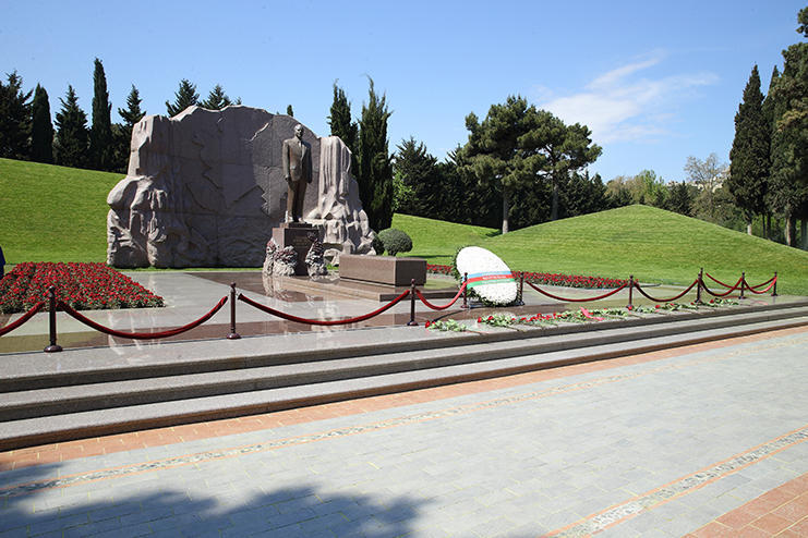 Сотрудницы СГБ Азербайджана почтили память академика Зарифы Алиевой