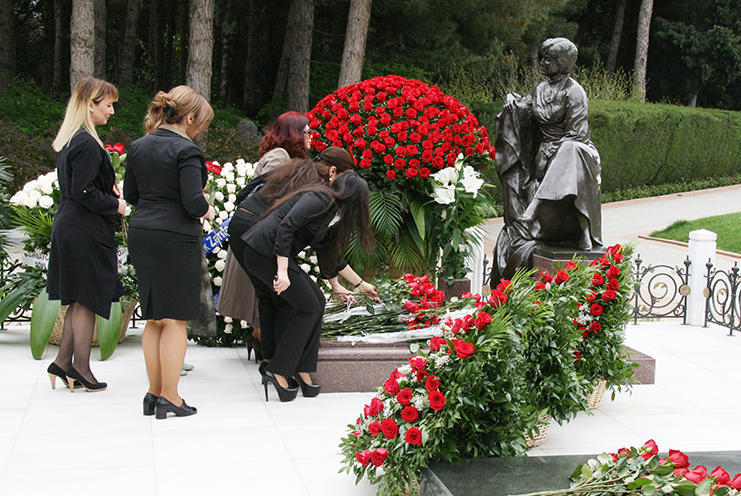 Сотрудницы СГБ Азербайджана почтили память академика Зарифы Алиевой