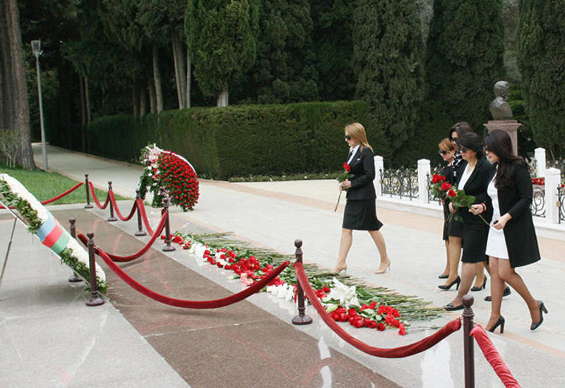 Сотрудницы СГБ Азербайджана почтили память академика Зарифы Алиевой