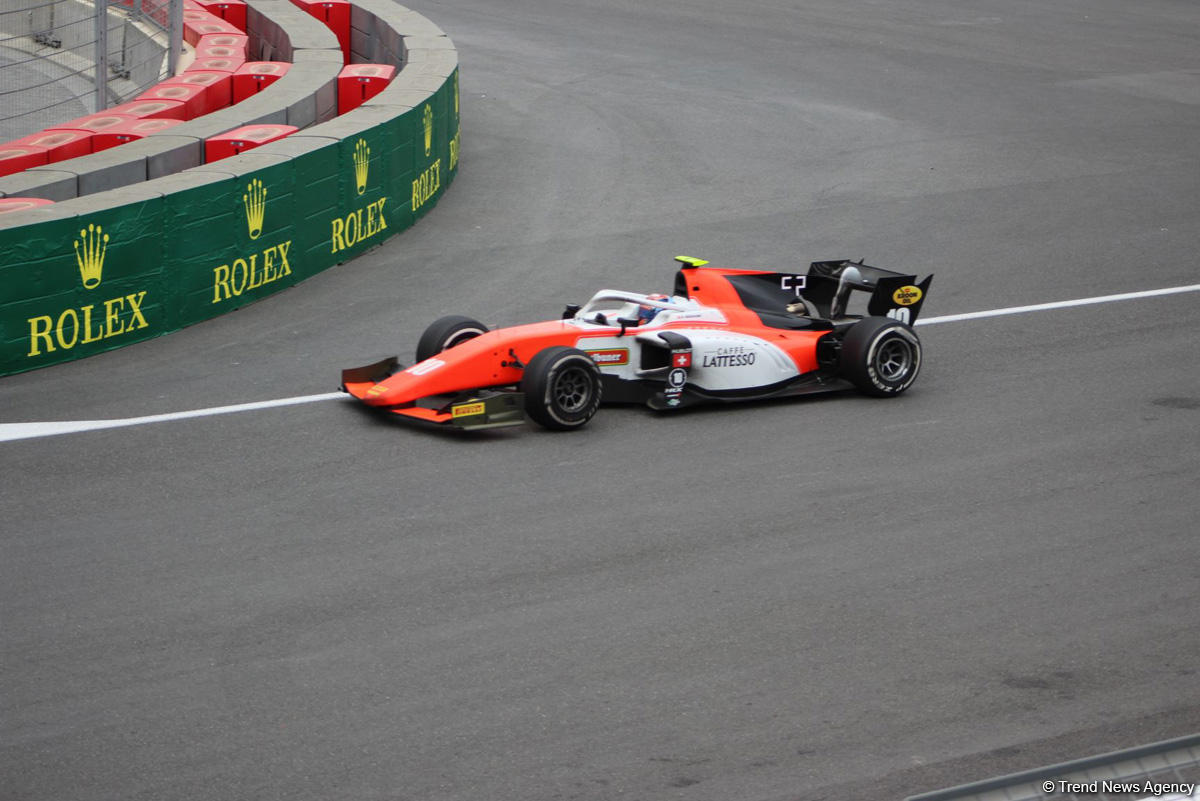Определились победители первого основного соревнования в классе FIA Formula-2 в Баку