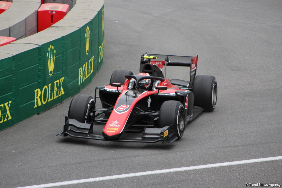 Определились победители первого основного соревнования в классе FIA Formula-2 в Баку