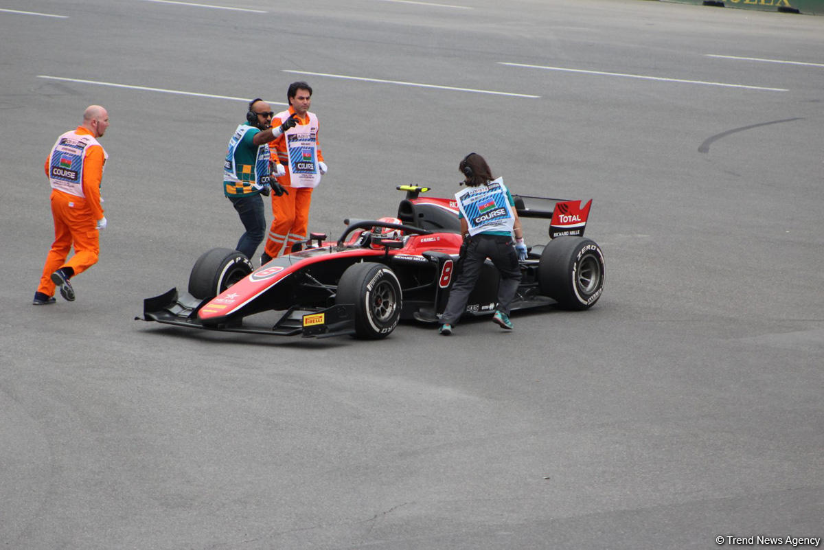 Определились победители первого основного соревнования в классе FIA Formula-2 в Баку