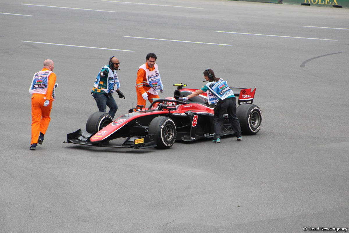Определились победители первого основного соревнования в классе FIA Formula-2 в Баку