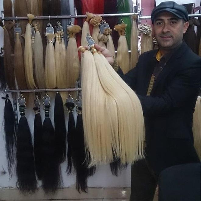 Bakıda azyaşlı qız saçları satılır