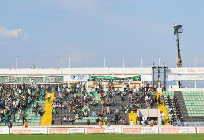 Турецкий болельщик арендовал кран ради просмотра футбольного матча