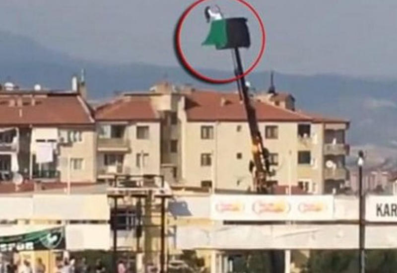 Футбольный фанат нашел «гениальный» способ, чтобы наблюдать за игрой своего клуба в Турции