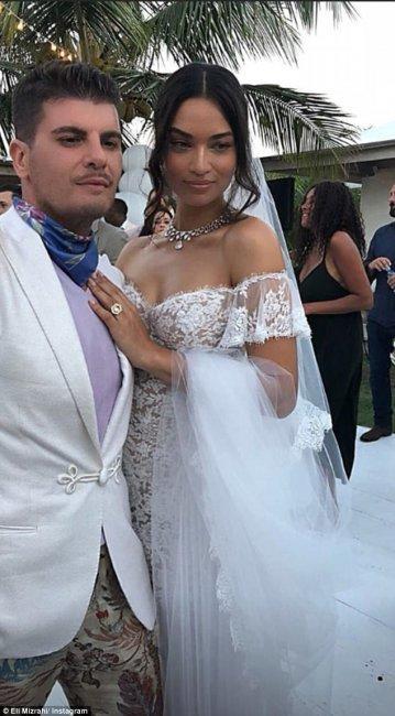 Məşhur modelin toyu oldu