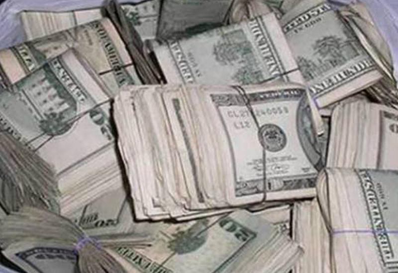 В США из бронеавтомобиля с деньгами выпали мешки с купюрами