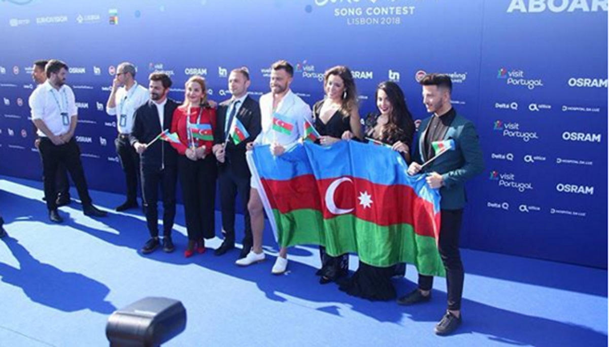 Необычный наряд Айсель Мамедовой на синей дорожке Евровидения-2018
