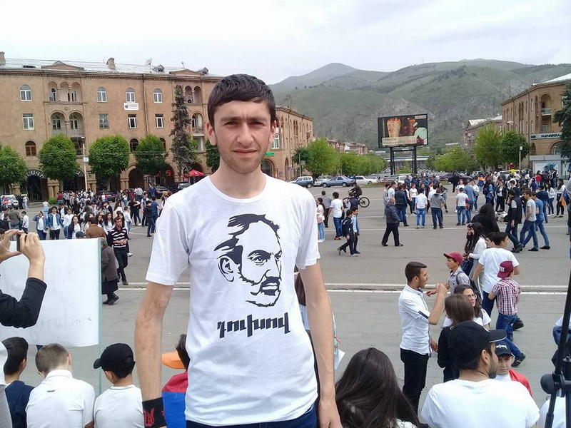 Концерт рок-звезды или выборы премьера? В Ереване снова митингуют