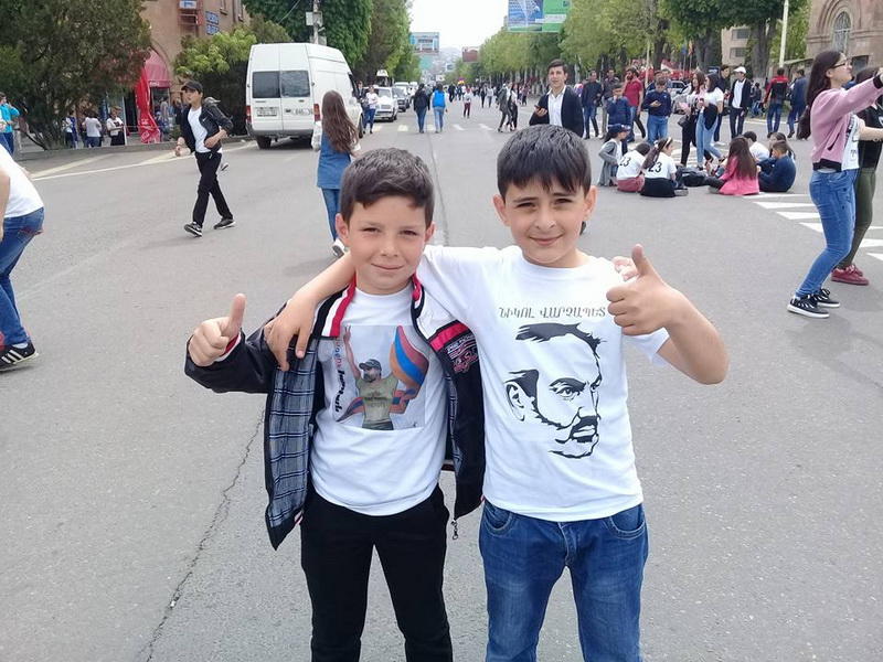 Концерт рок-звезды или выборы премьера? В Ереване снова митингуют