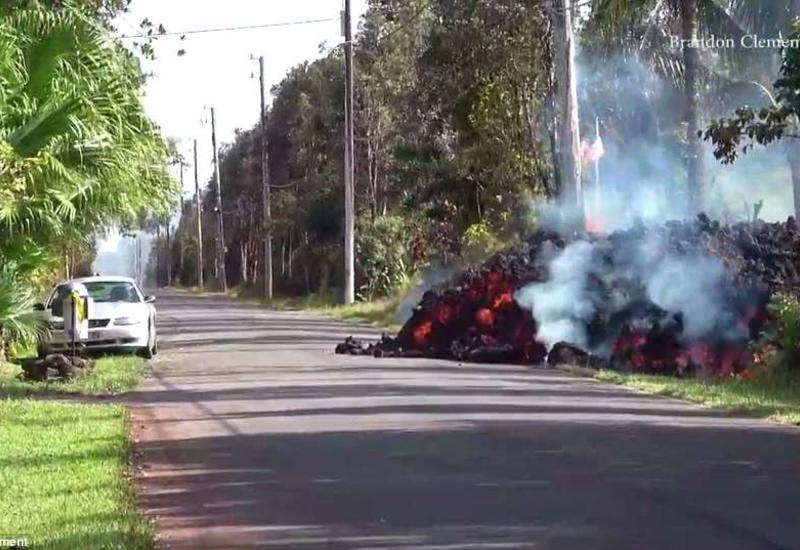 Как потоки лавы уничтожают дома и автомобили на Гавайях