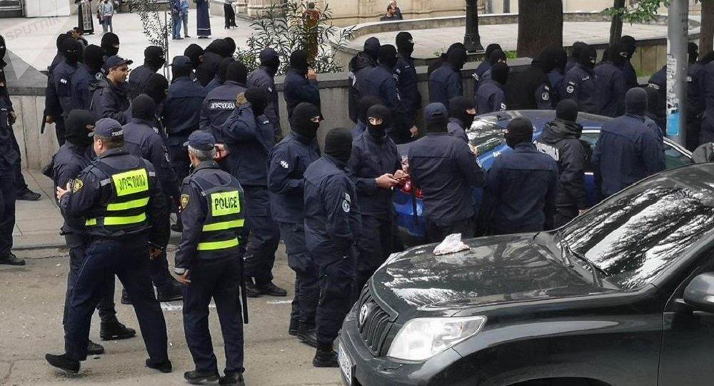 Напряженная ситуация в центре Тбилиси: спецназ перекрыл улицы