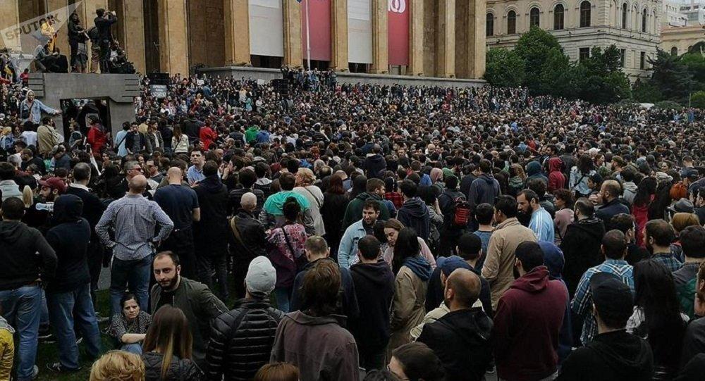 Напряженная ситуация в центре Тбилиси: спецназ перекрыл улицы