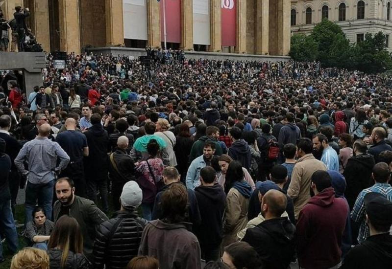 Напряженная ситуация в центре Тбилиси: спецназ перекрыл улицы