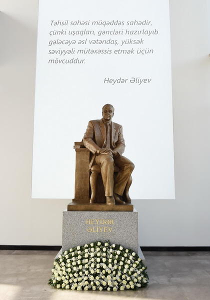 Президент Ильхам Алиев и его супруга Мехрибан Алиева приняли участие в открытии нового здания Современного образовательного комплекса им. Гейдара Алиева