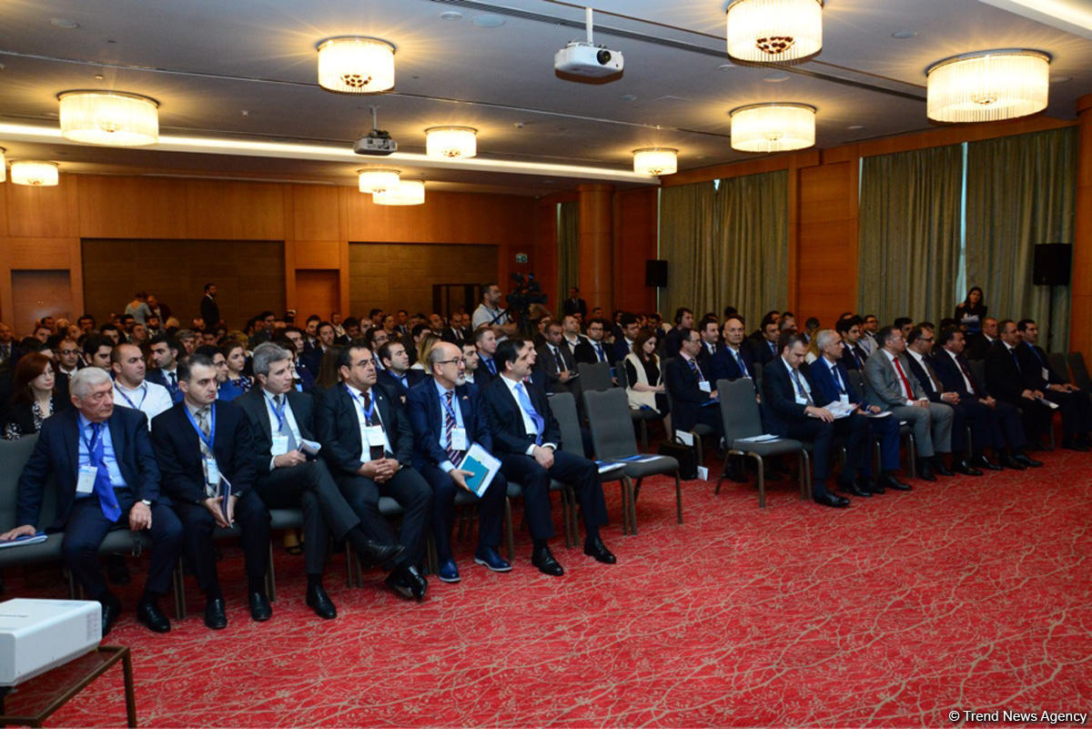 Азербайджан примет программу по переходу на безналичные расчеты