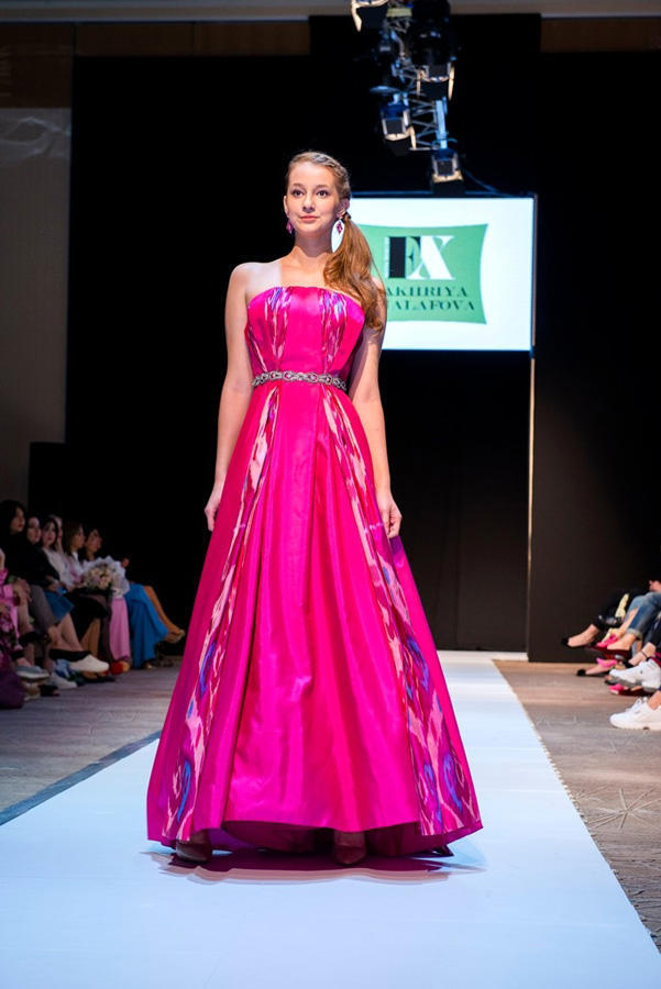 Фахрия Халафова представила символ вечный красоты на Azerbaijan Fashion Week 2018