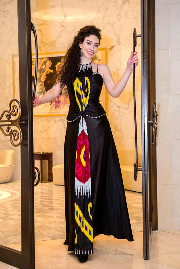 Фахрия Халафова представила символ вечный красоты на Azerbaijan Fashion Week 2018