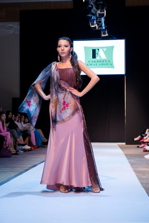 Фахрия Халафова представила символ вечный красоты на Azerbaijan Fashion Week 2018