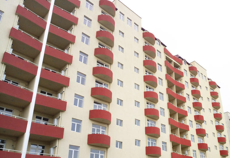 В Азербайджане временно проживающих в санатории семей обеспечили новым жильем