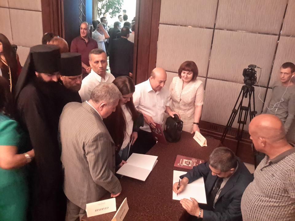 В Харькове презентована книга о национальной кухне Азербайджана
