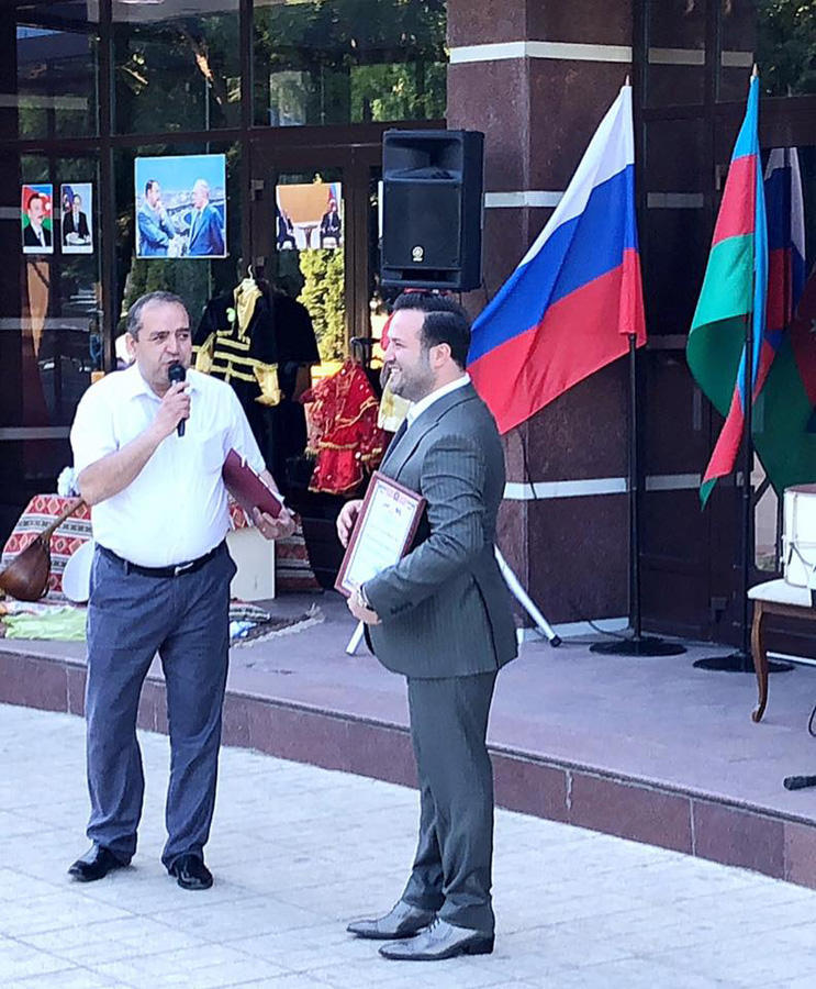 Азербайджанский певец удостоен благодарности партии "Единая Россия"