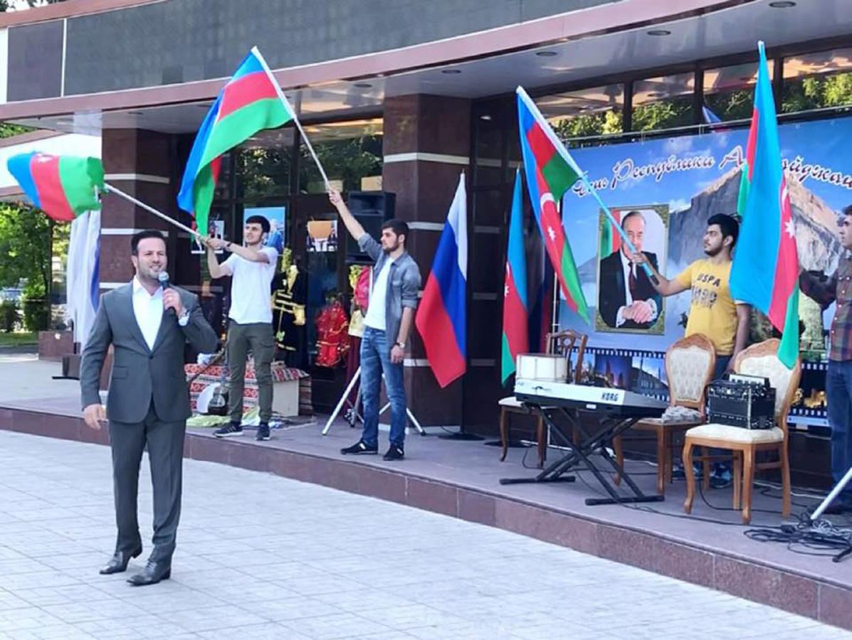 Азербайджанский певец удостоен благодарности партии "Единая Россия"