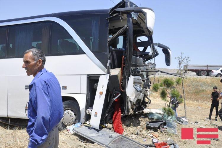 В Азербайджане перевернулся пассажирский автобус: много пострадавших