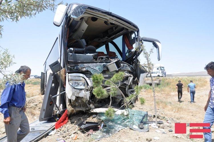 В Азербайджане перевернулся пассажирский автобус: много пострадавших