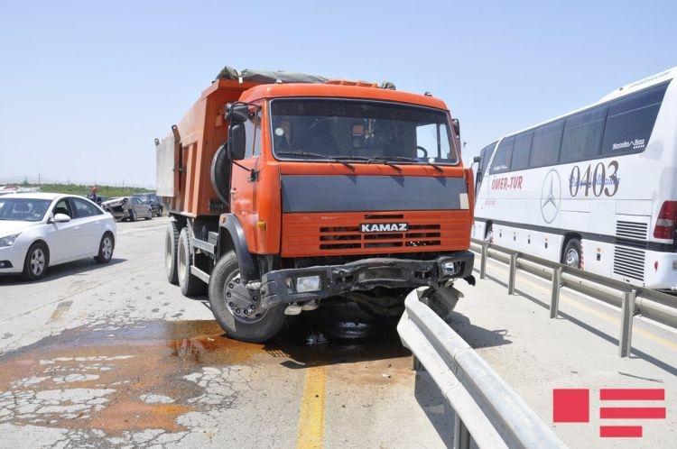В Азербайджане перевернулся пассажирский автобус: много пострадавших