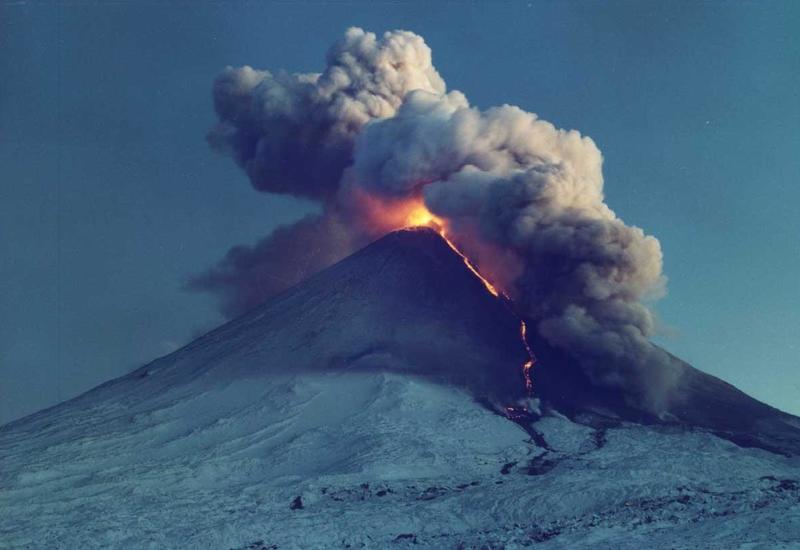 "Kilauea" püskürdü - Fövqəladə vəziyyət elan olundu, təxliyə aparılır