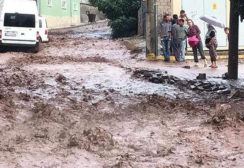Tacikistanı sel yudu - Ölənlər var