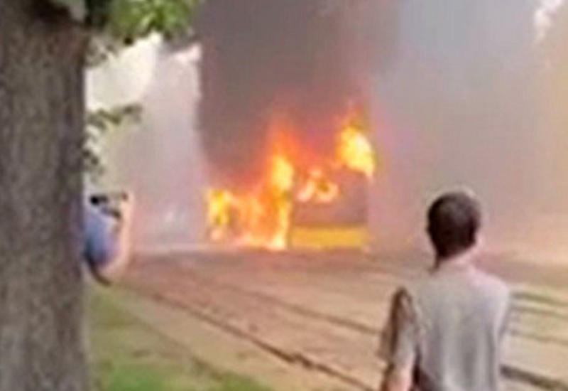 В Киеве на полном ходу загорелся автобус