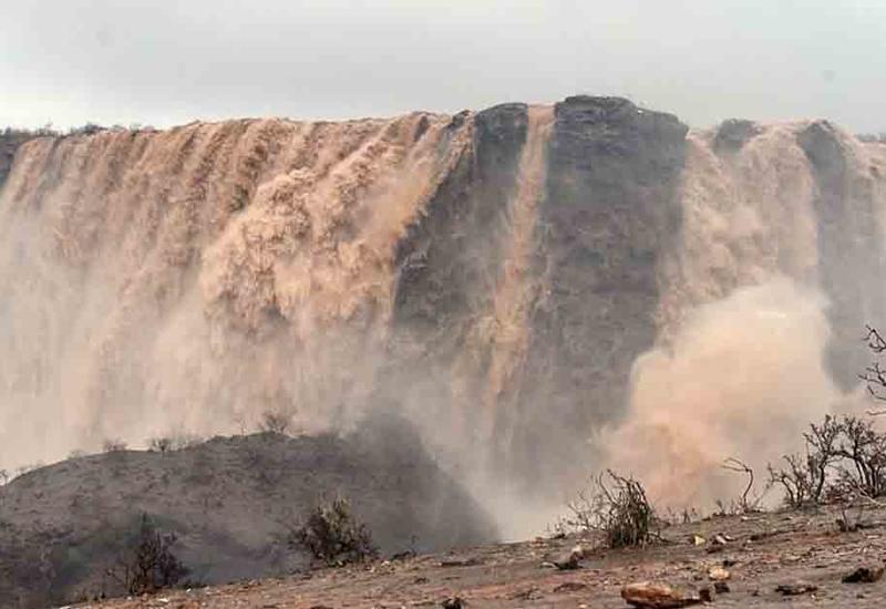 На Оман обрушился мощный шторм