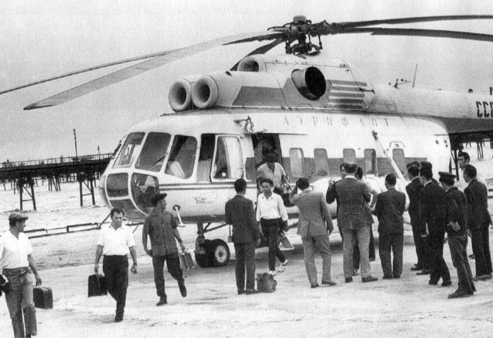 Летчик посвящает "Təyyarə" юбилею Гражданской авиации Азербайджана