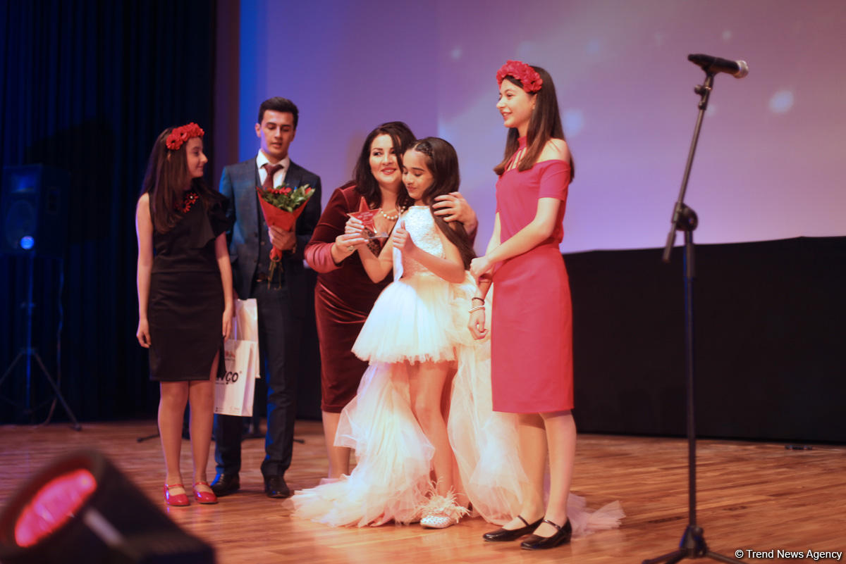В Баку наградили победителей проекта Azerbaijan Golden Kids Awards 2018