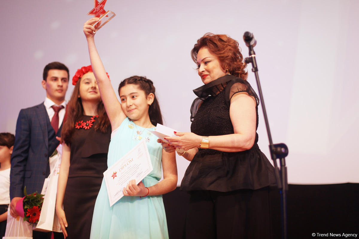 В Баку наградили победителей проекта Azerbaijan Golden Kids Awards 2018