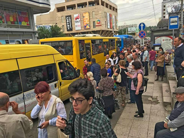 В Тбилиси резко выросли цены на такси