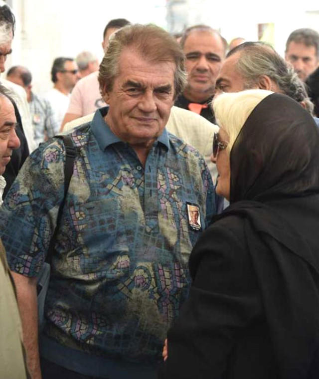 Mərhum aktyora qarşı vəfasızlıq - Yasına 1 məşhur qatıldı