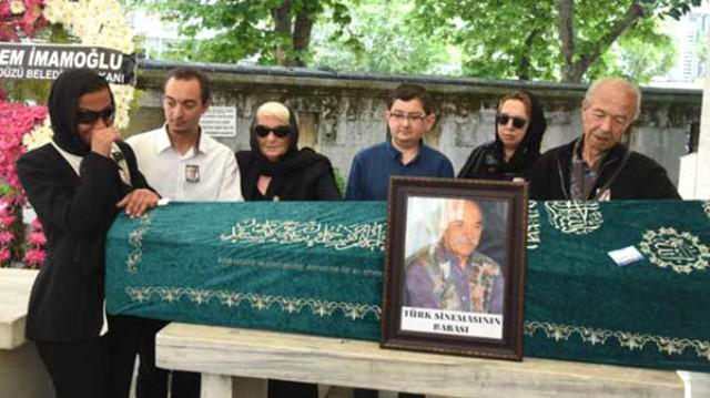 Mərhum aktyora qarşı vəfasızlıq - Yasına 1 məşhur qatıldı